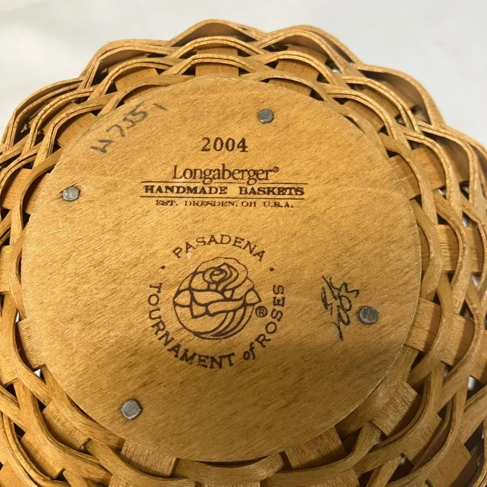 Longaberger 2004 Pasadena Tournament of Roses Basket Carved Lid Handwoven Rustic